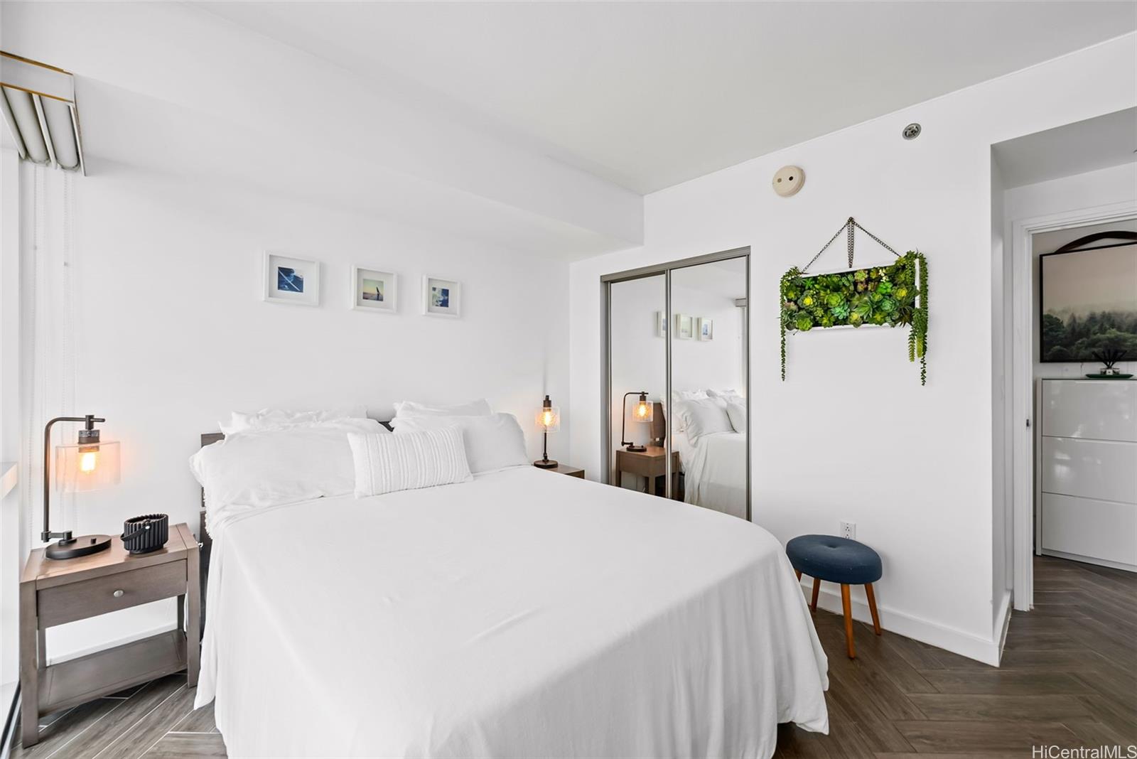 909 Kapiolani condo # 2405, Honolulu, Hawaii - photo 12 of 25