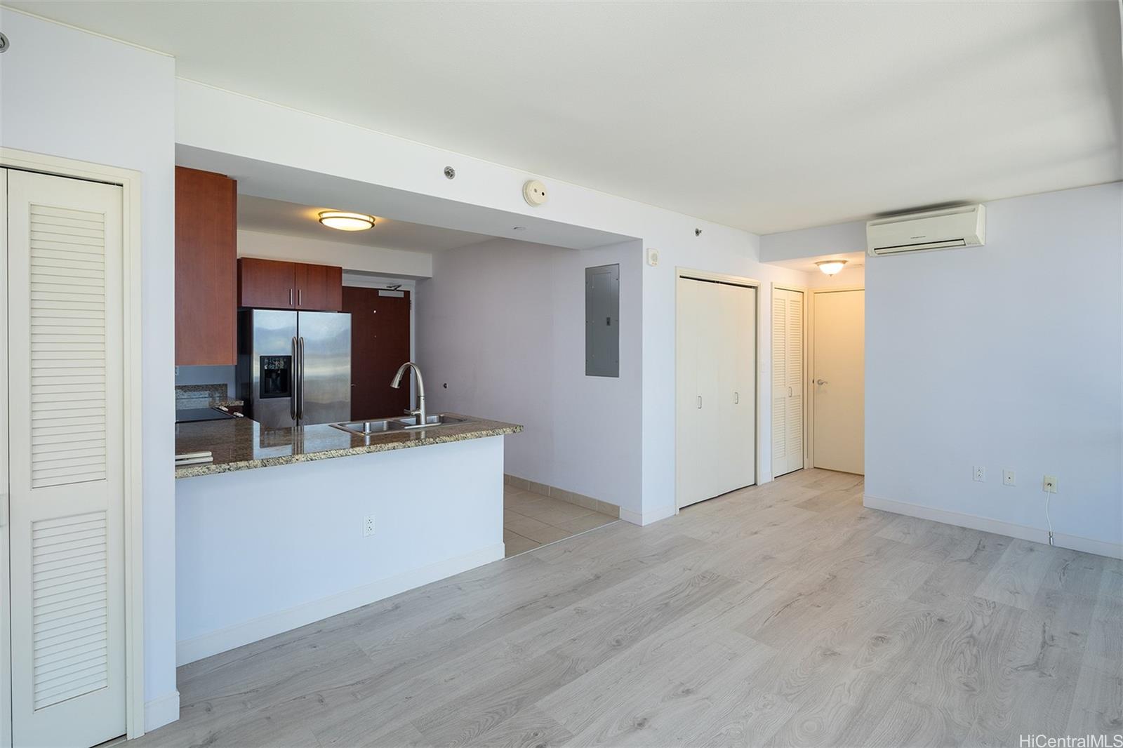 909 Kapiolani Blvd Honolulu - Rental - photo 3 of 22