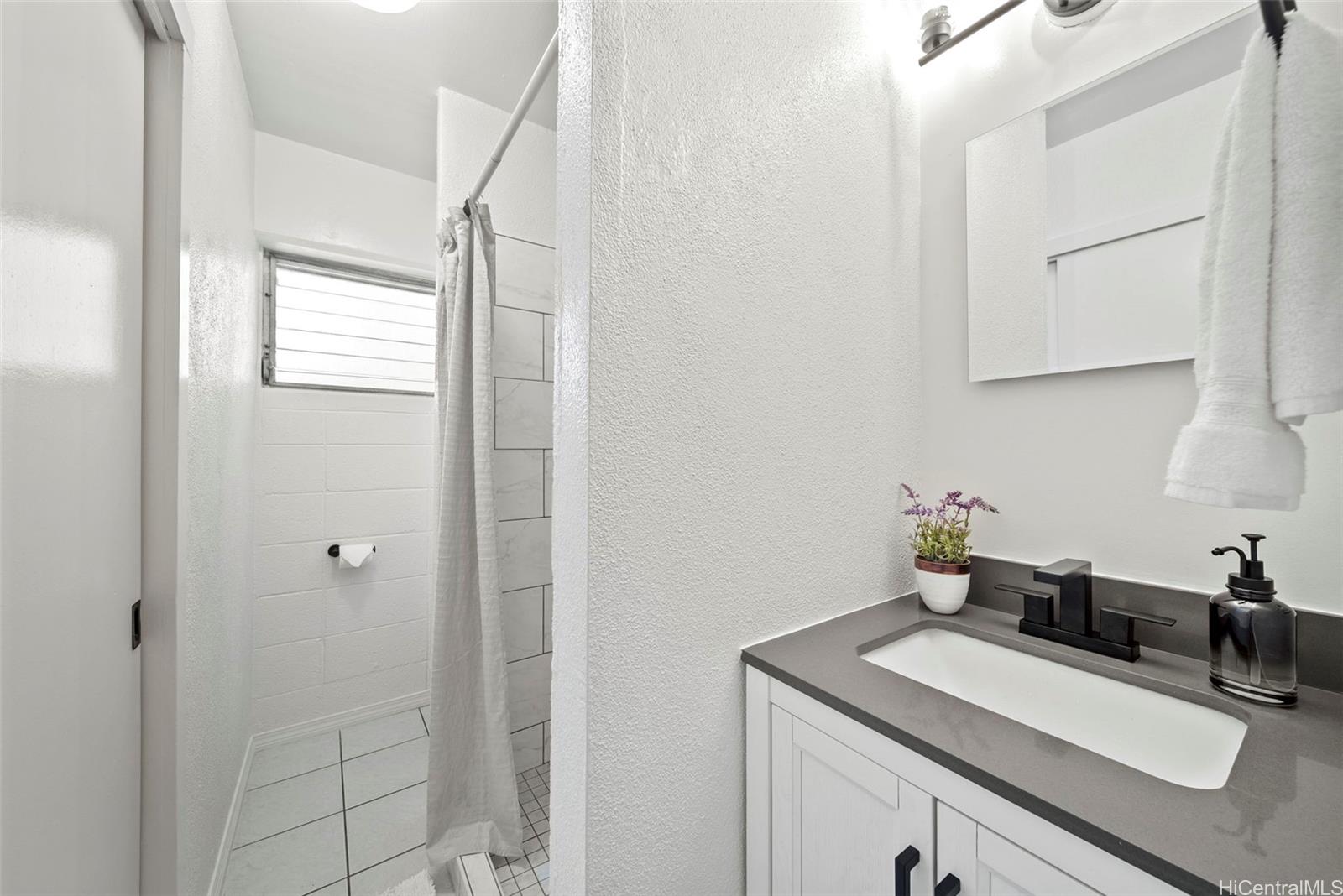 KUILEI GARDENS condo # 210, Honolulu, Hawaii - photo 7 of 17