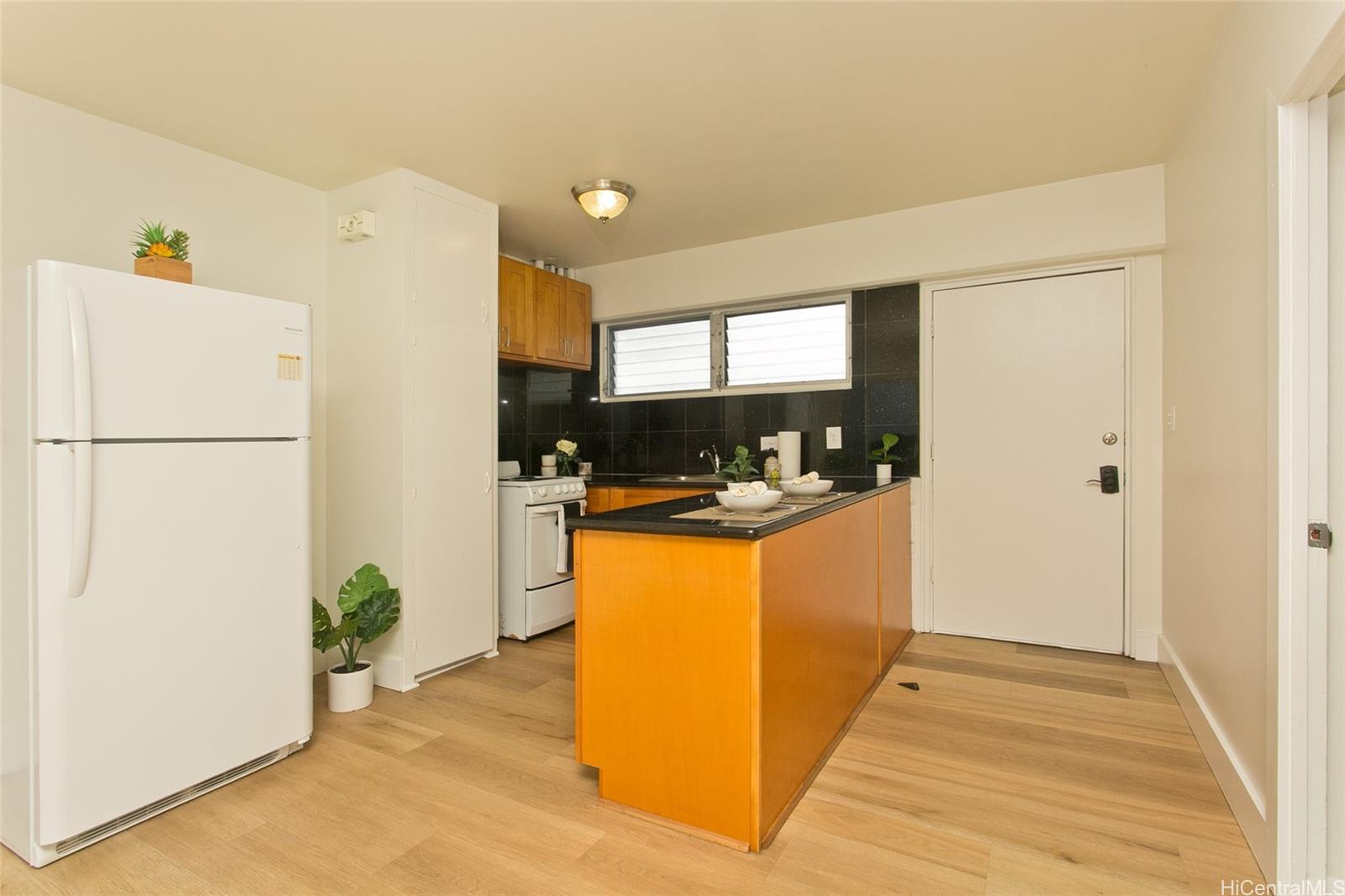 Kuilei Gardens condo # 211, Honolulu, Hawaii - photo 5 of 10