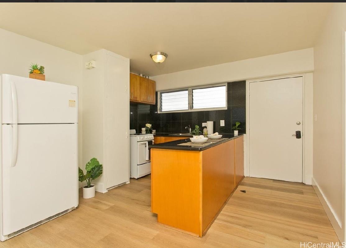 909 University Ave Honolulu - Rental - photo 5 of 10