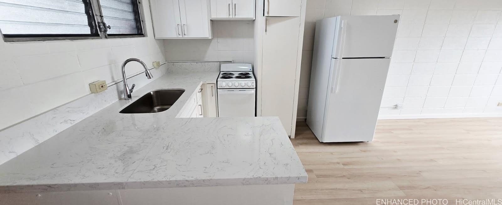 909 University Ave Honolulu - Rental - photo 4 of 13