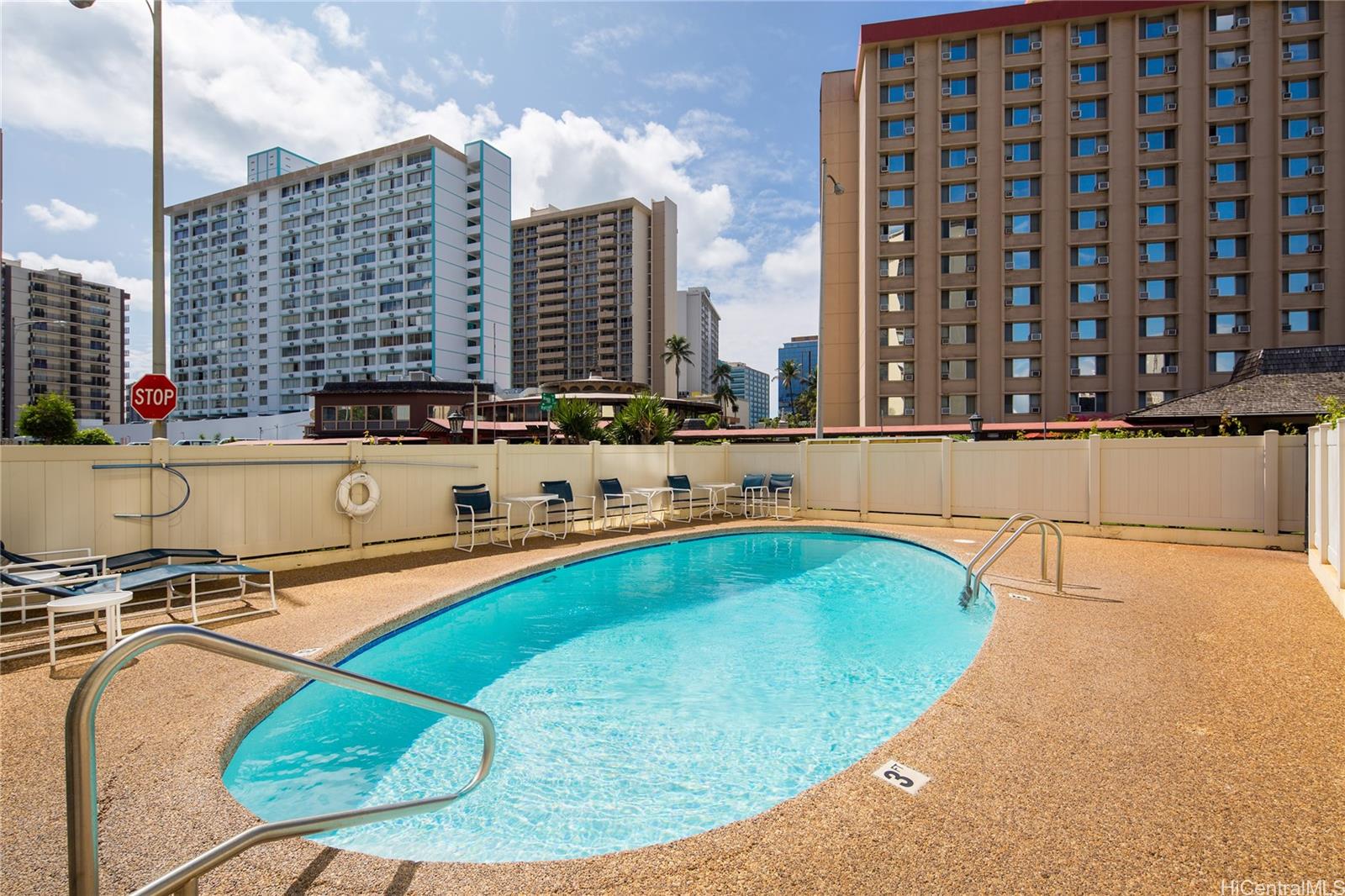 910 Ahana St Honolulu - Rental - photo 13 of 18