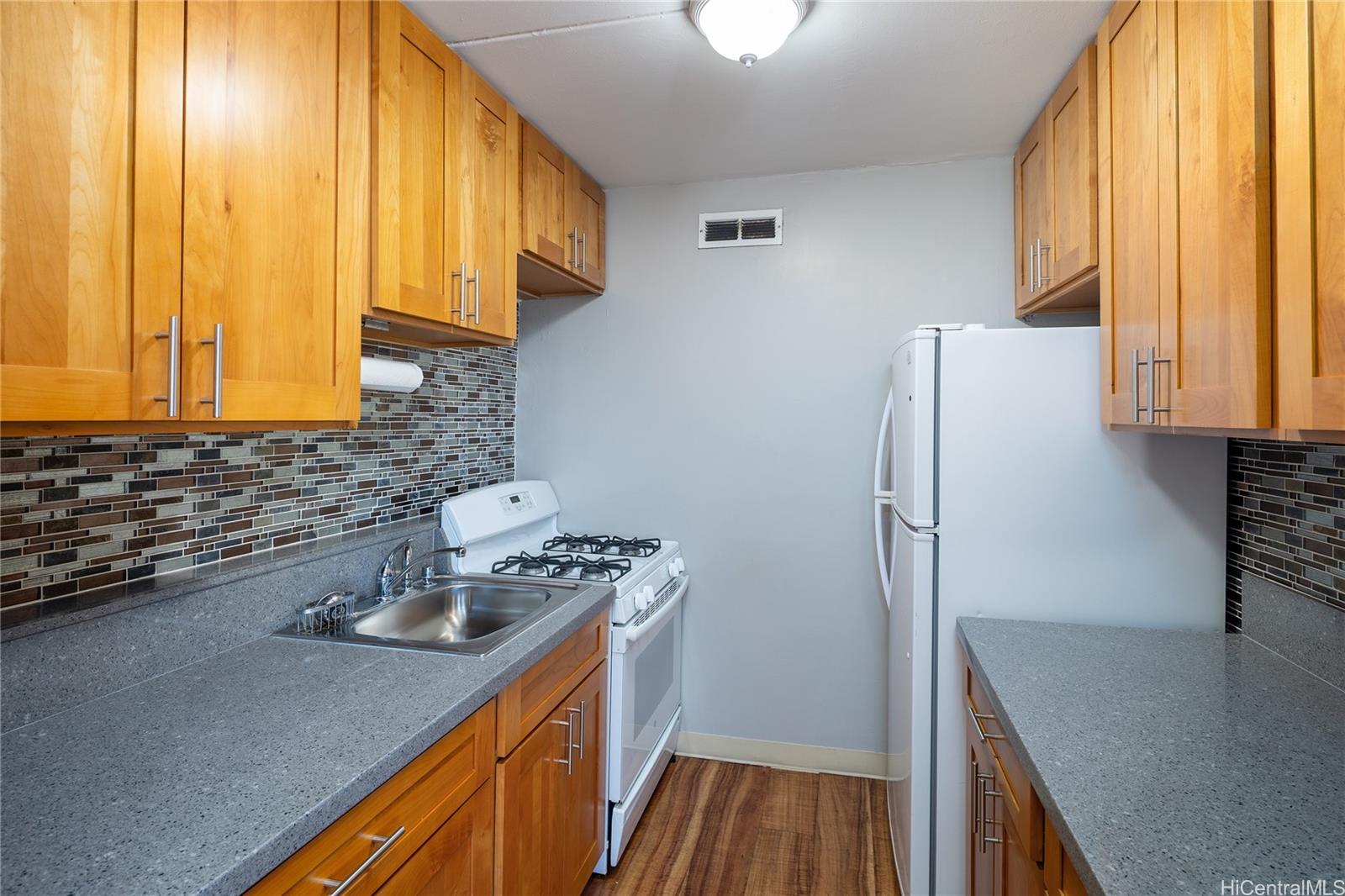 910 Ahana St Honolulu - Rental - photo 5 of 18