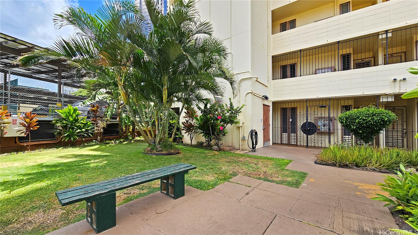 Sandalwood condo # 1006, Honolulu, Hawaii - photo 3 of 25