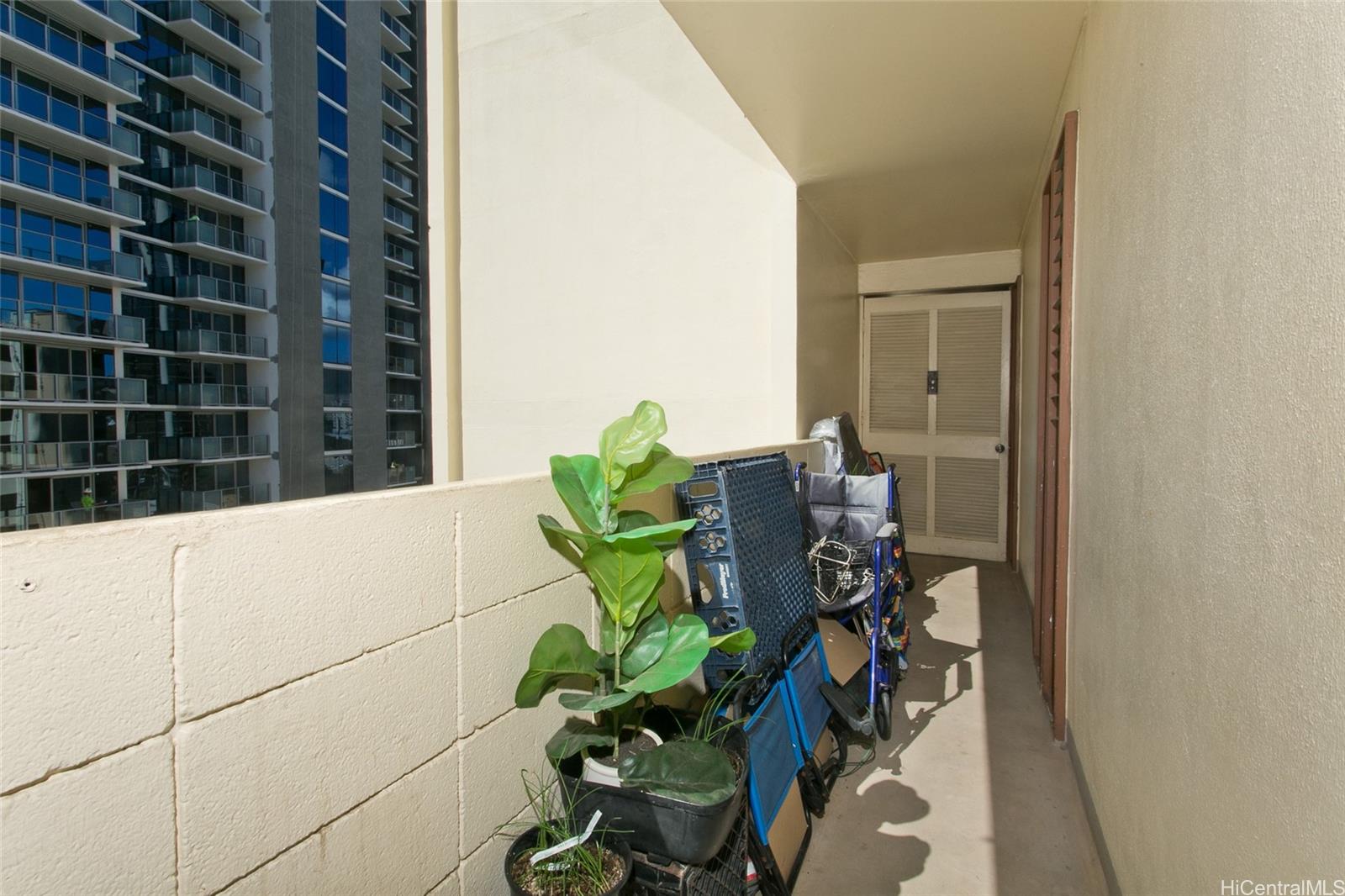 Sandalwood condo # 1008, Honolulu, Hawaii - photo 10 of 12