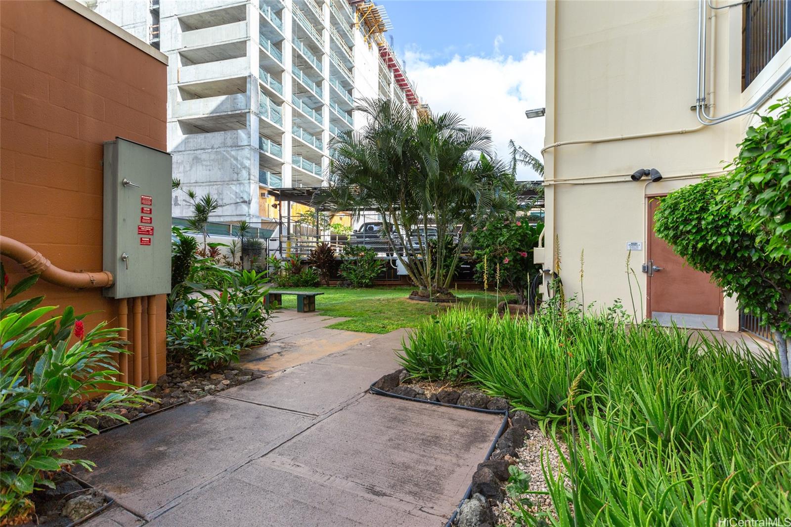 Sandalwood condo # 401, Honolulu, Hawaii - photo 16 of 18