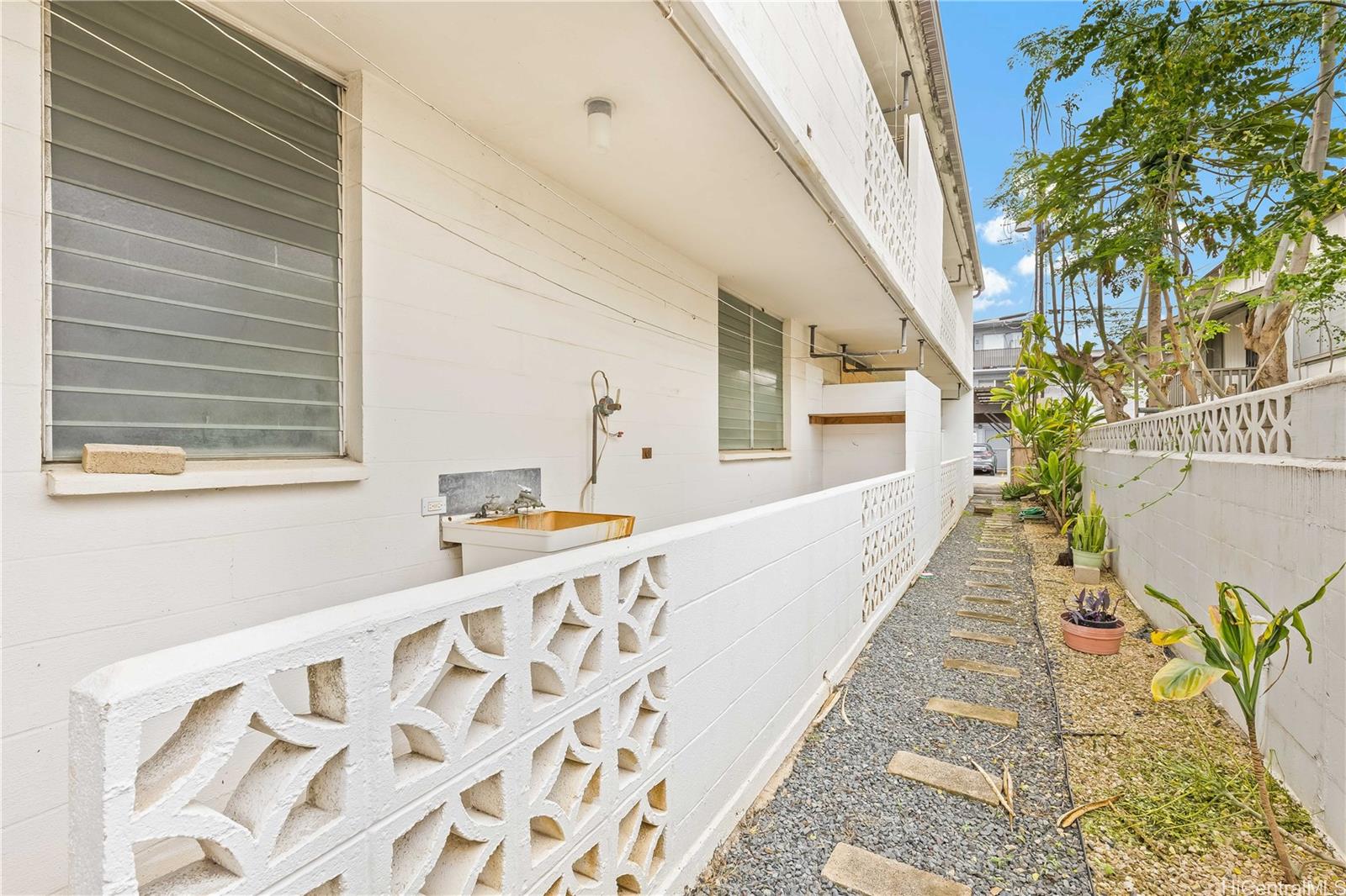 910 Factory Street Honolulu - Multi-family - photo 15 of 19