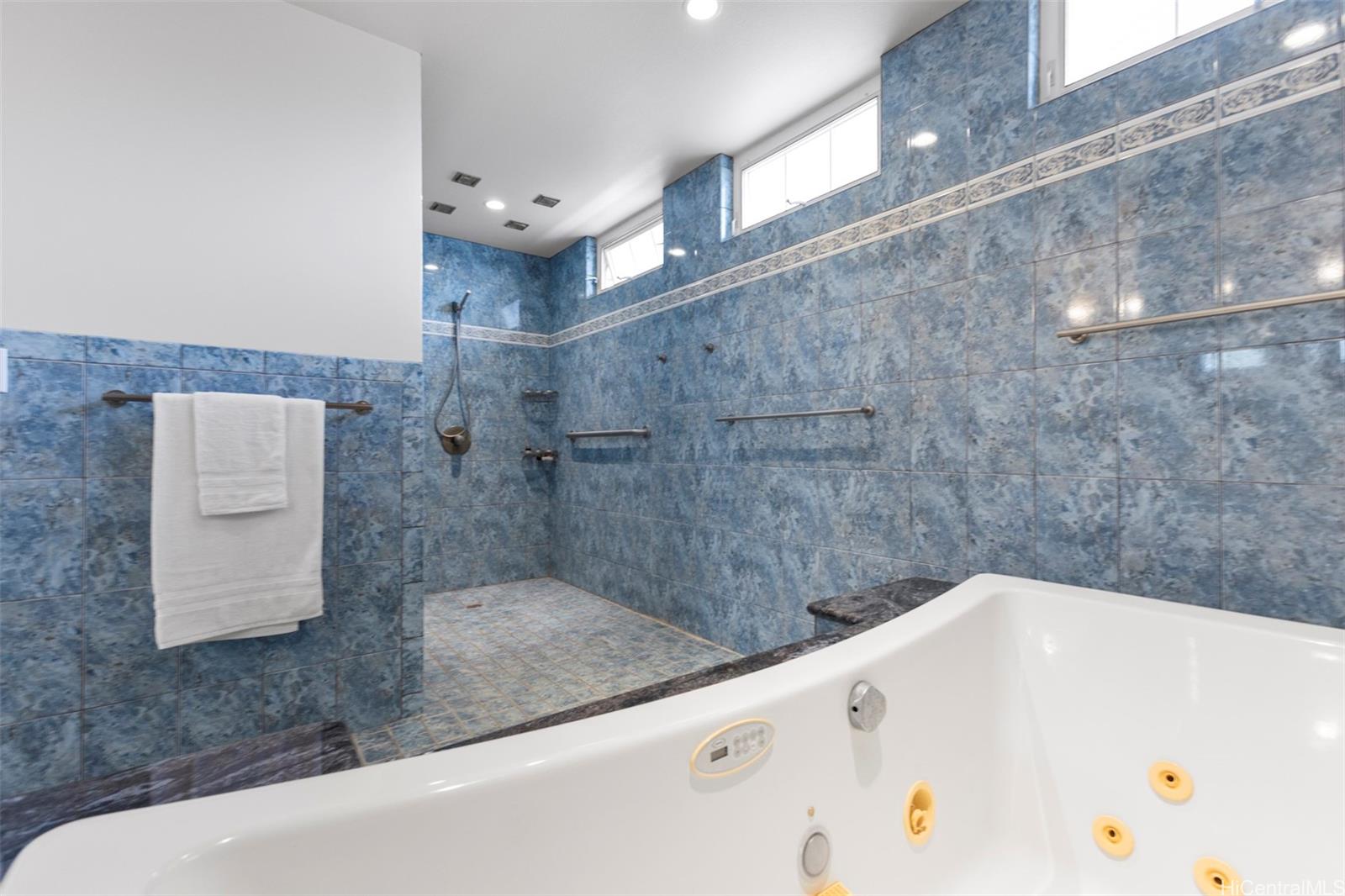 910  Hunakai Street Kahala Area, Diamond Head home - photo 17 of 25