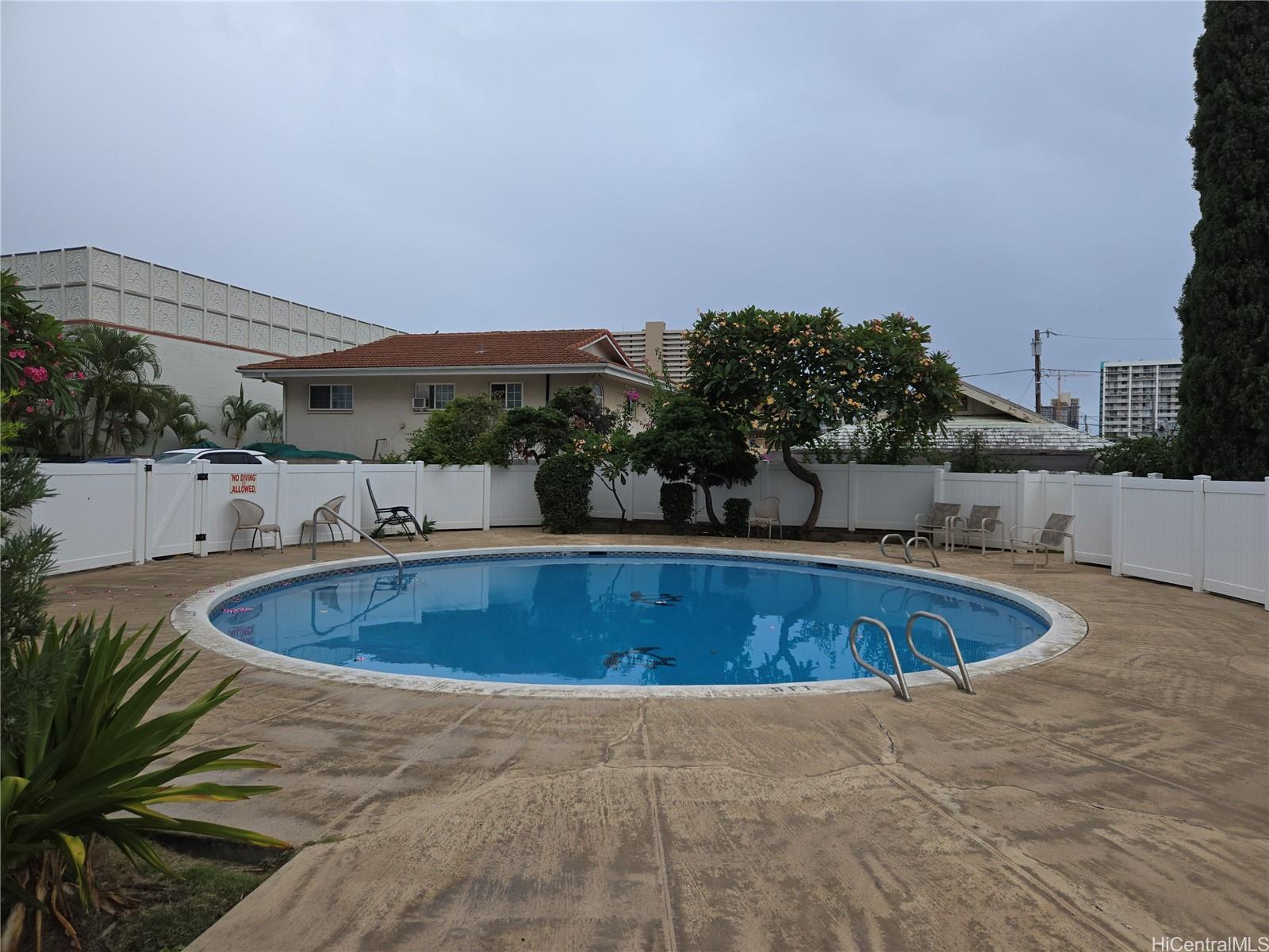 Holiday Parkway condo # 303, Honolulu, Hawaii - photo 12 of 15