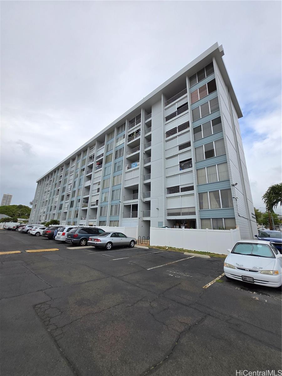 Holiday Parkway condo # 303, Honolulu, Hawaii - photo 14 of 15