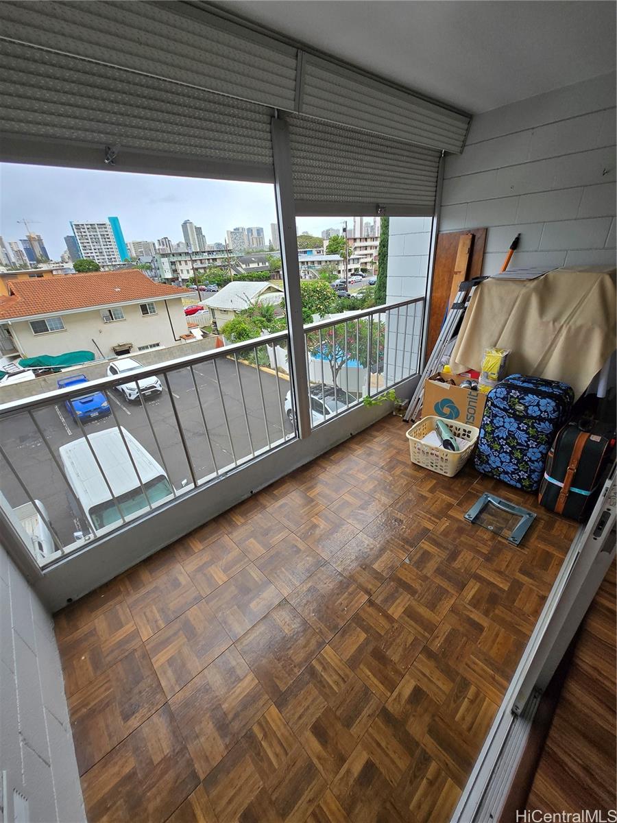 Holiday Parkway condo # 303, Honolulu, Hawaii - photo 4 of 15