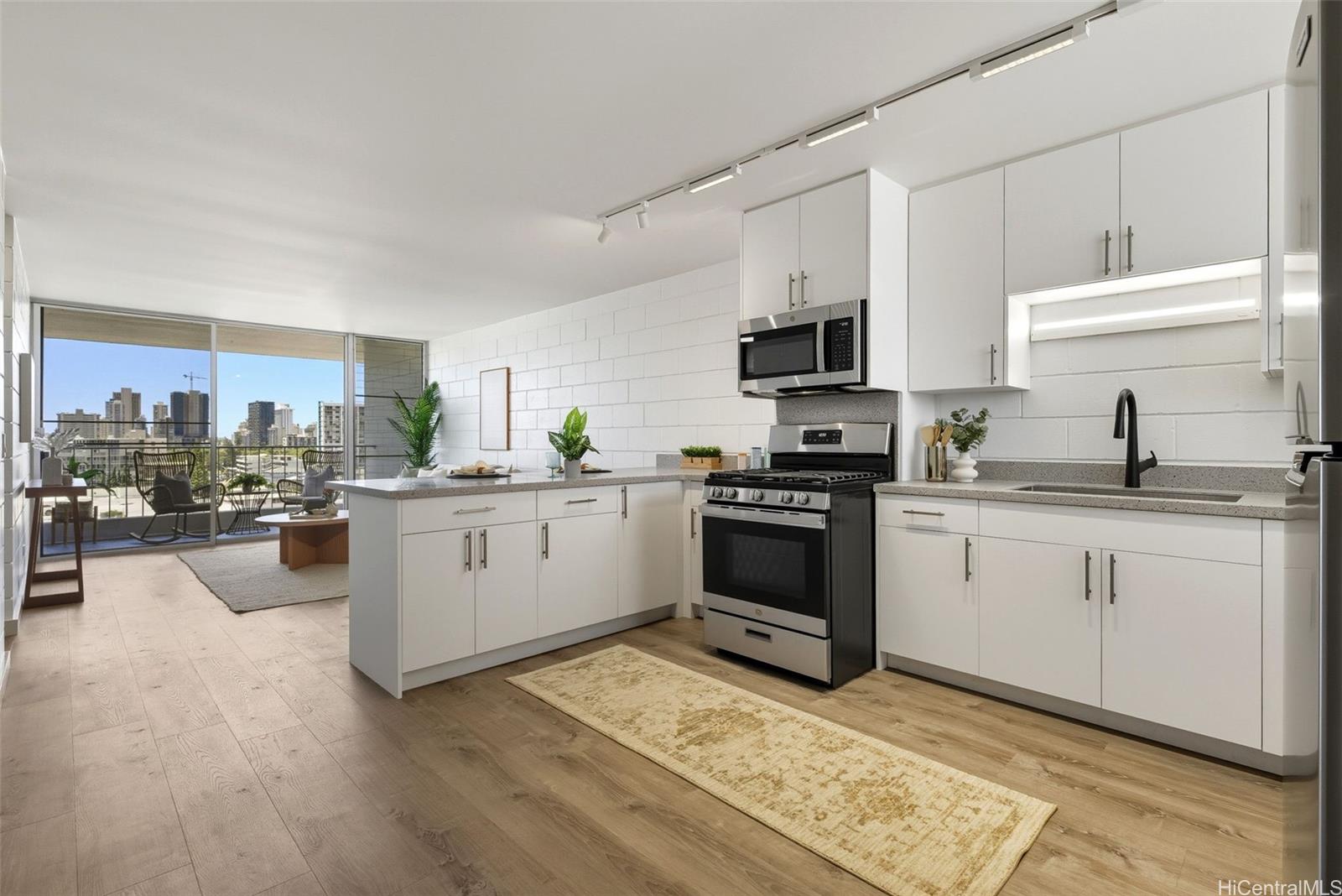 Holiday Parkway condo # 807, Honolulu, Hawaii - photo 4 of 15