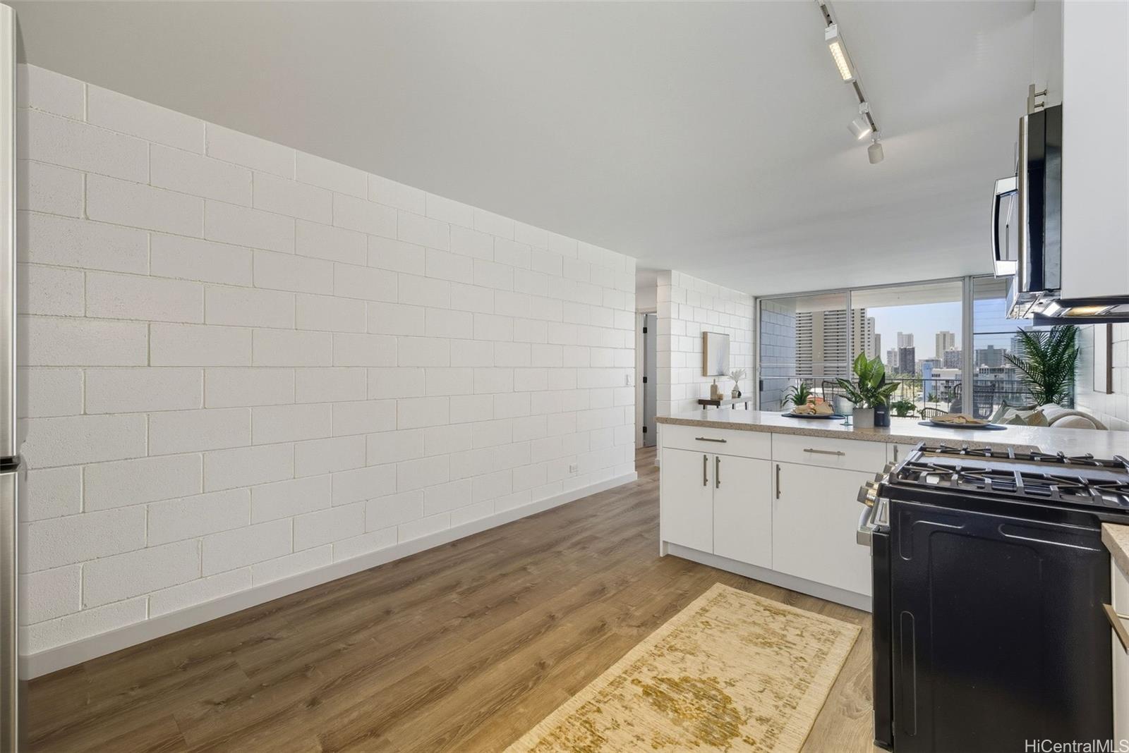 Holiday Parkway condo # 807, Honolulu, Hawaii - photo 6 of 15