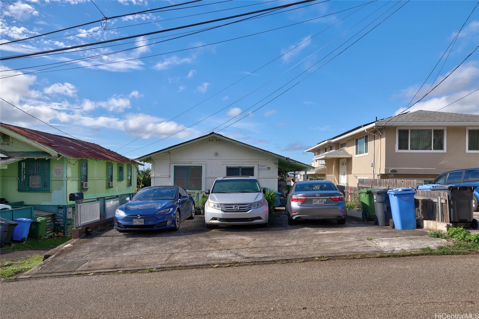 911  Luka Street Kamehameha Heights, Honolulu home - photo 2 of 14