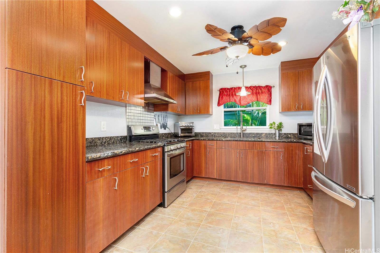 91-1011  Hiluhilu Street Kapolei, Ewaplain home - photo 4 of 23