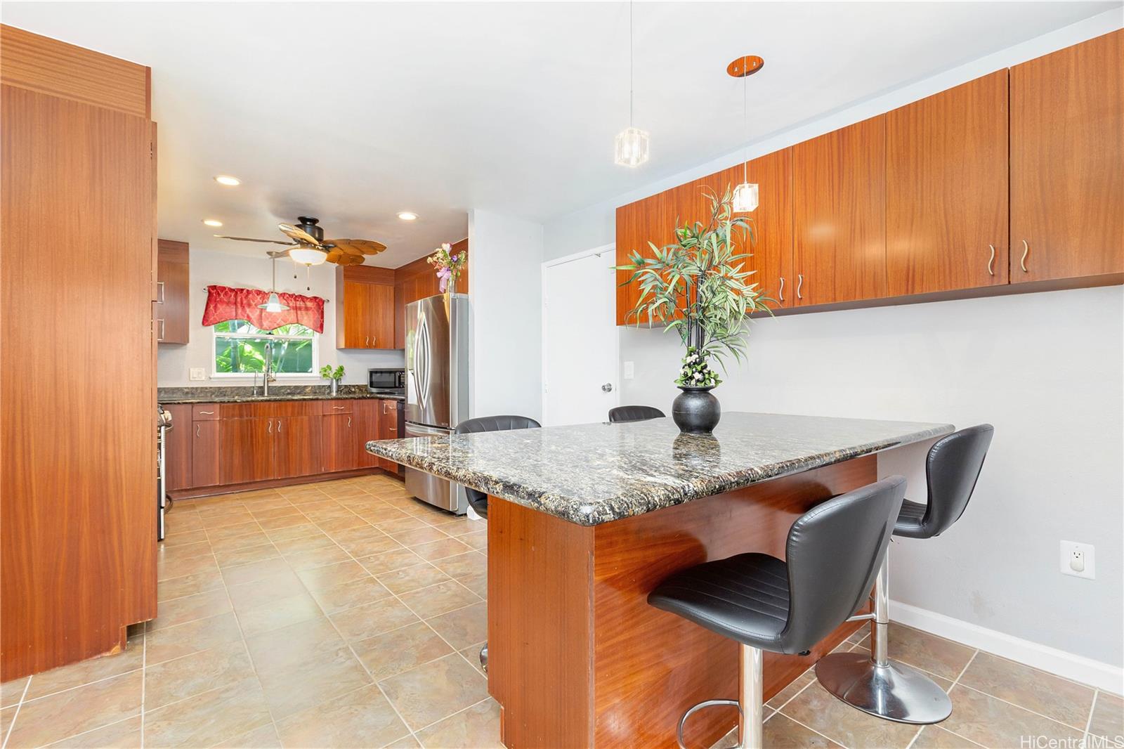 91-1011  Hiluhilu Street Kapolei, Ewaplain home - photo 5 of 23