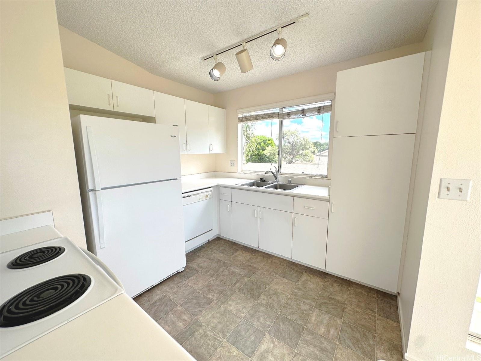 91-1012 Laaulu St Ewa Beach - Rental - photo 8 of 25