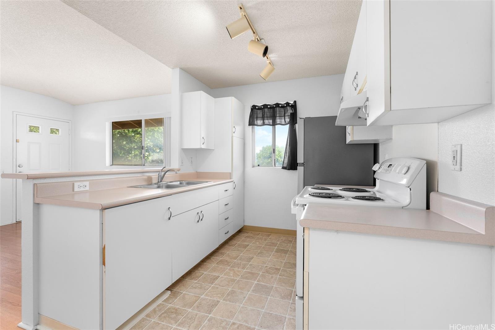 Ewa by Gentry Comm. Assn. townhouse # 4G, Ewa Beach, Hawaii - photo 7 of 22