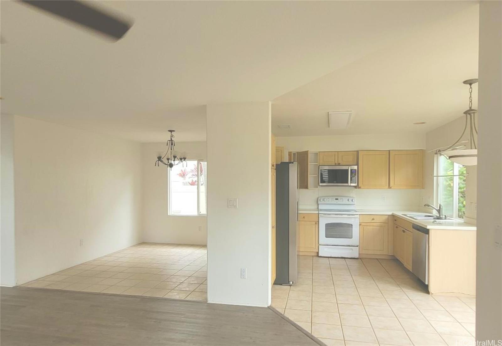 91-1050  Kaikauhaa St Ocean Pointe, Ewaplain home - photo 10 of 11