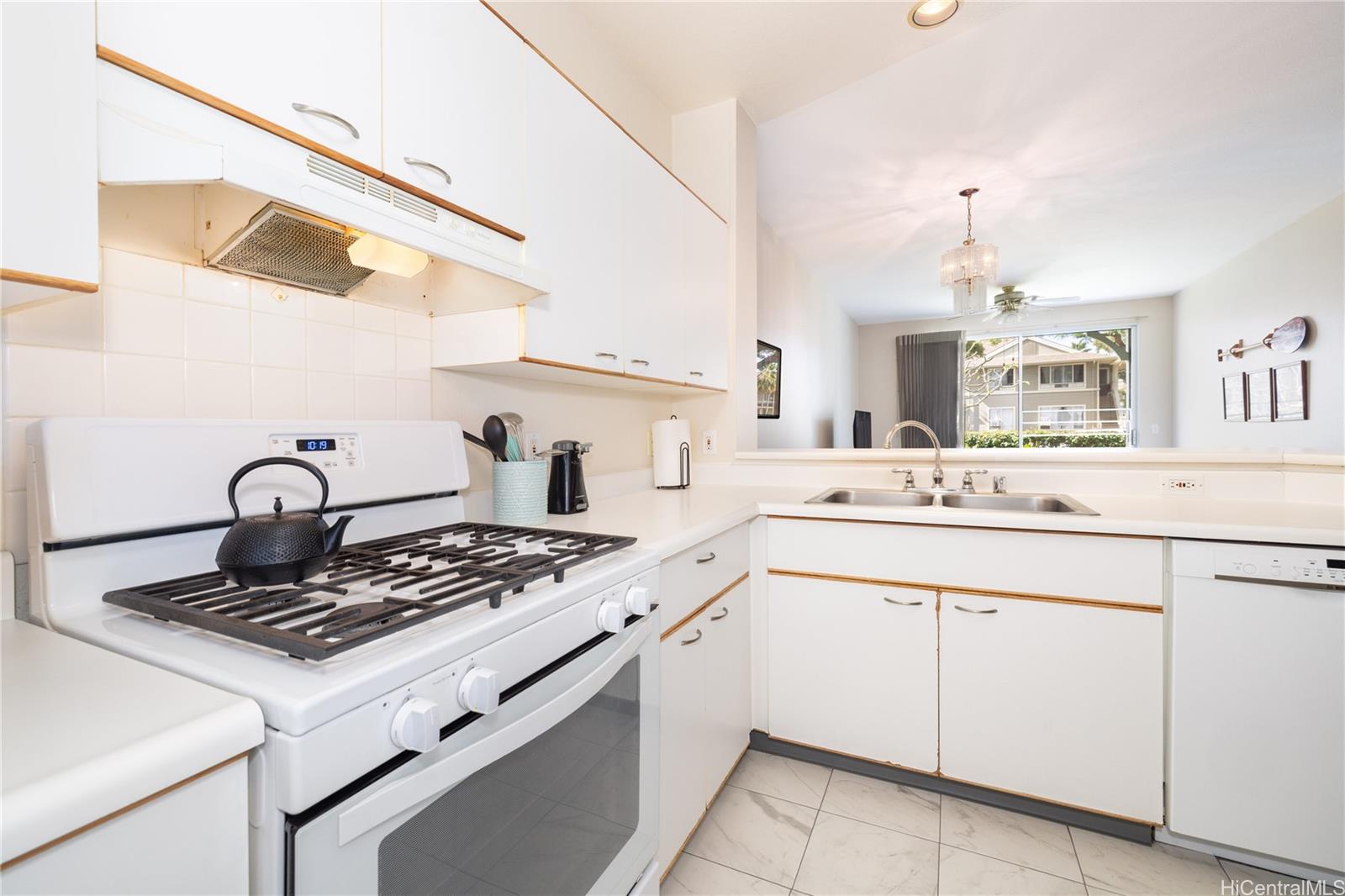 Villages of Kapolei townhouse # 302, Kapolei, Hawaii - photo 5 of 25