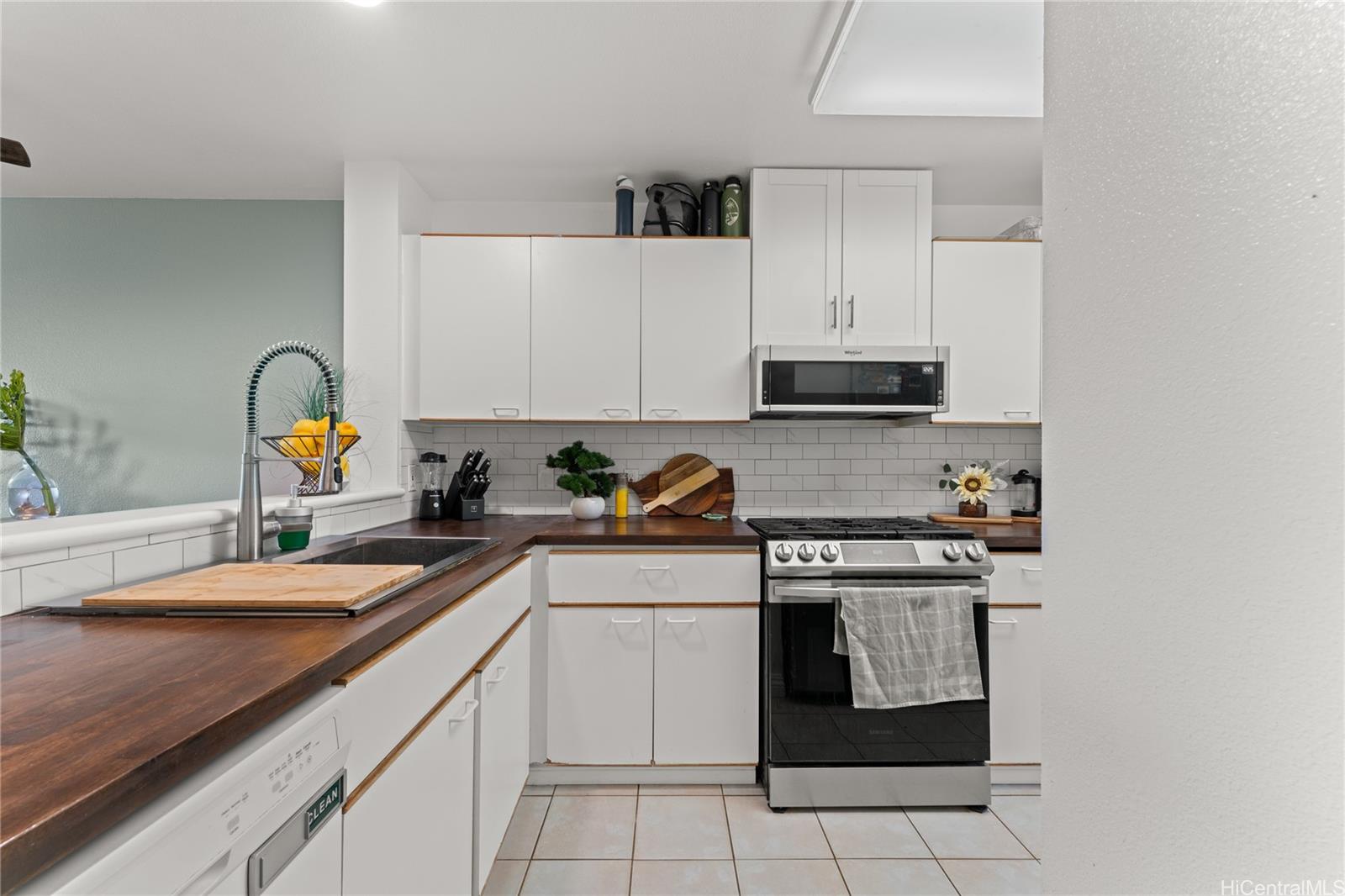 Kekuilani Villas condo # 907, Kapolei, Hawaii - photo 4 of 24