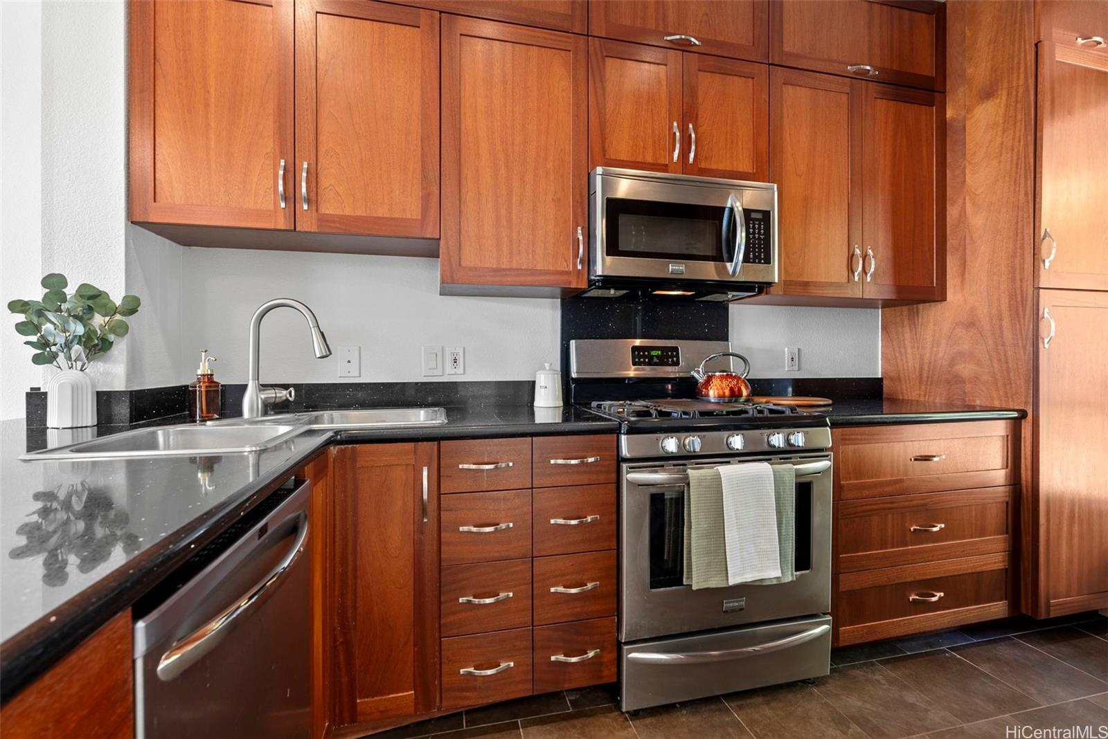 Villages of Kapolei townhouse # 1103, Kapolei, Hawaii - photo 5 of 25