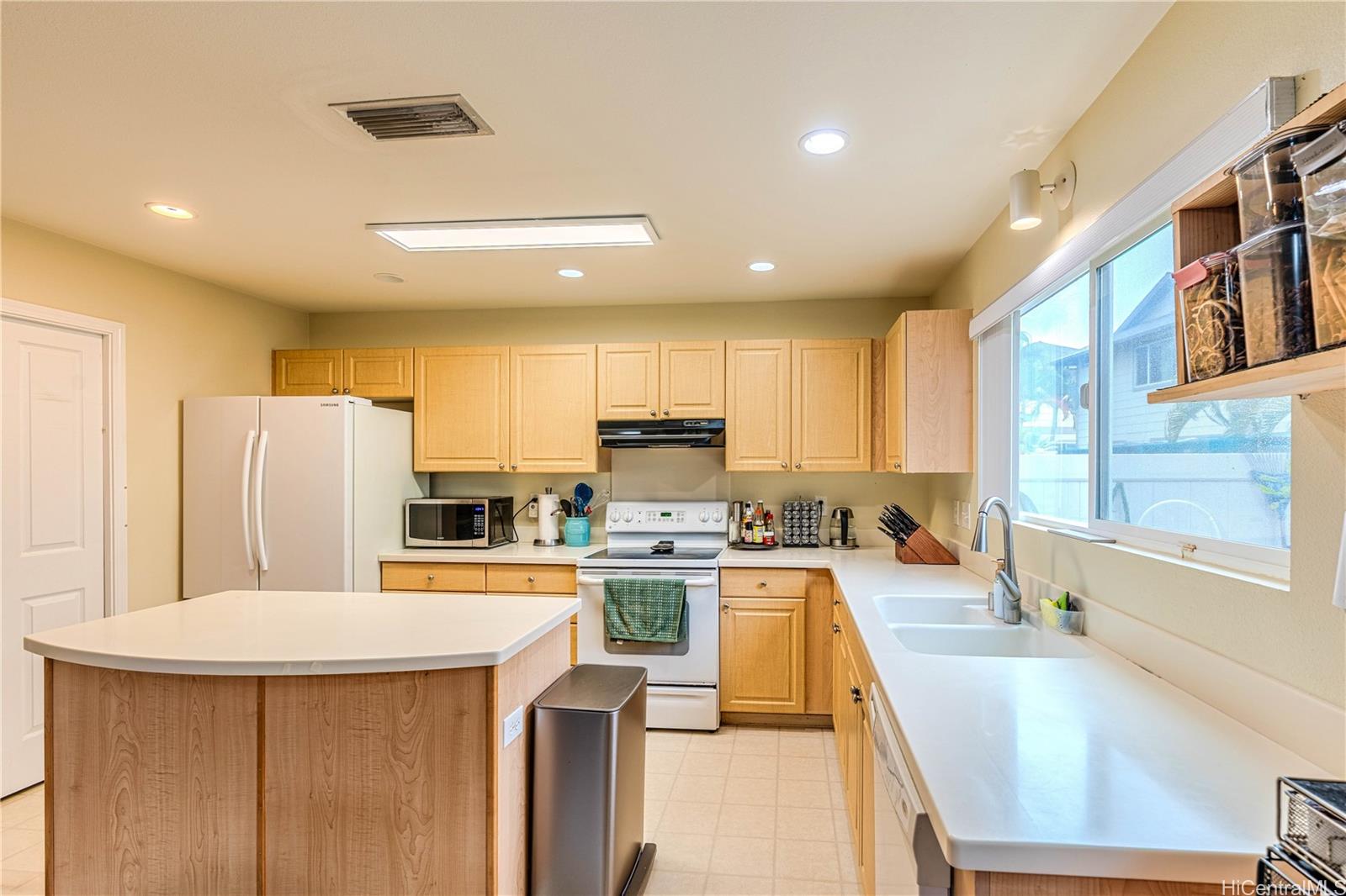 91-1096  Hoowalea St Ewa Gen Prescott, Ewaplain home - photo 4 of 15