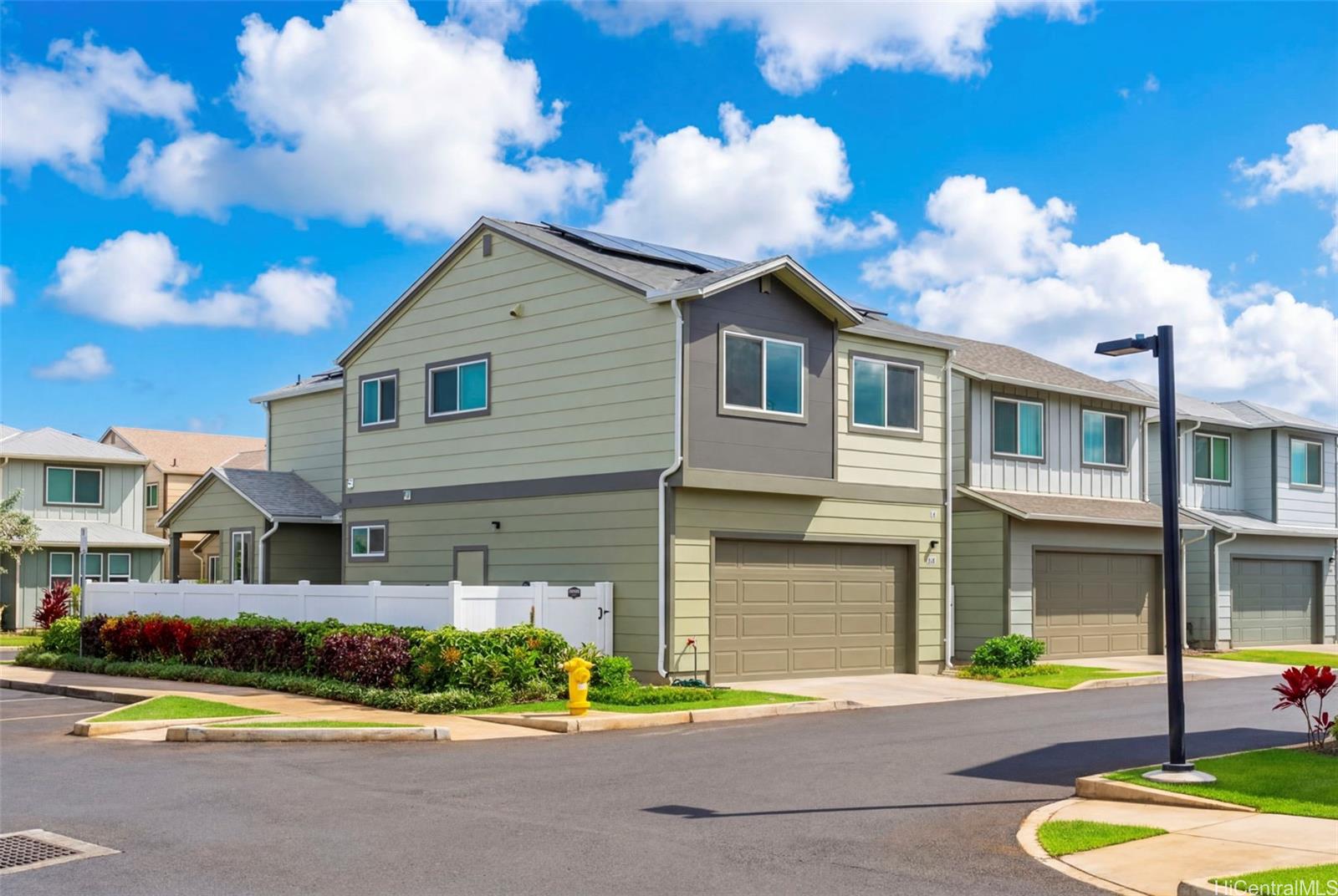 91-1101  Franklin D Roosevelt Ave ,  home - photo 2 of 25