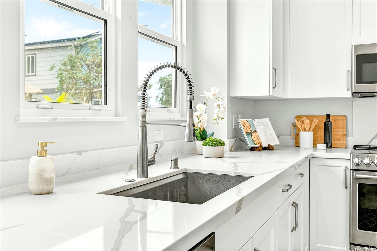 91-1101  Franklin D Roosevelt Ave ,  home - photo 12 of 25