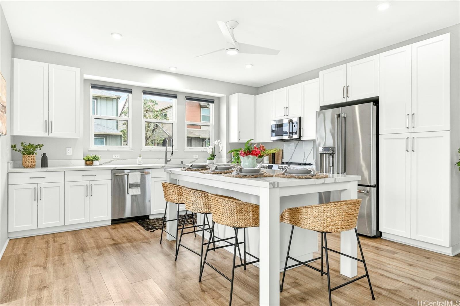 91-1101  Franklin D Roosevelt Ave ,  home - photo 5 of 25