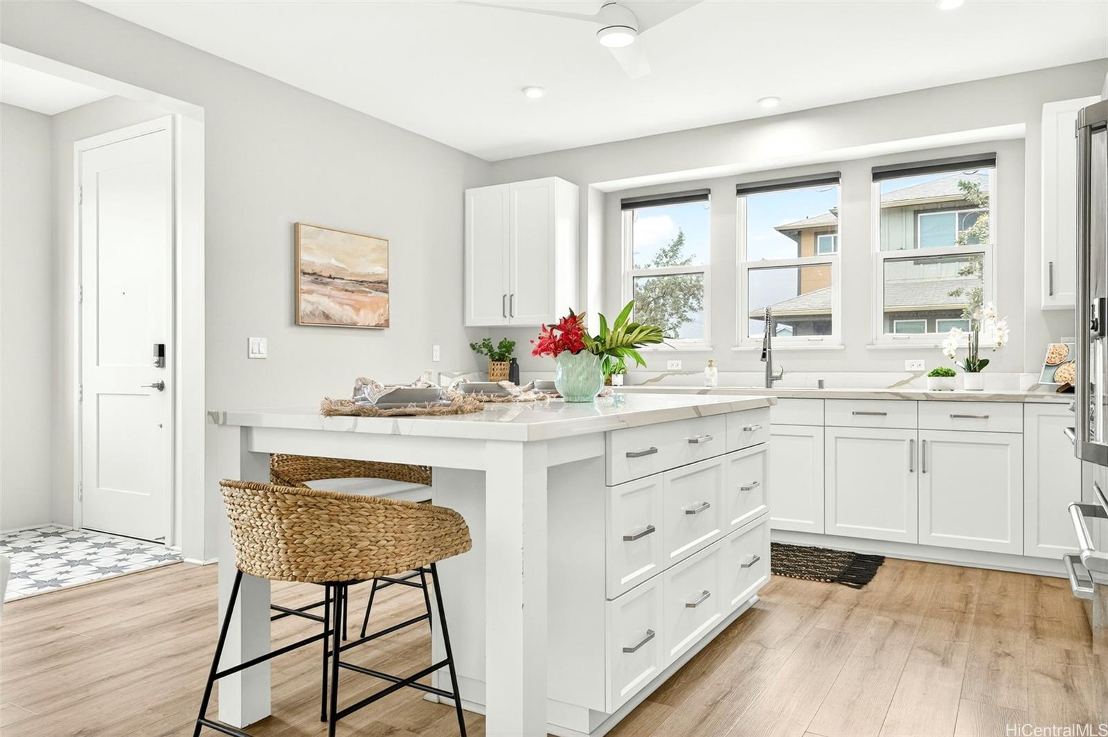 91-1101  Franklin D Roosevelt Ave ,  home - photo 6 of 25