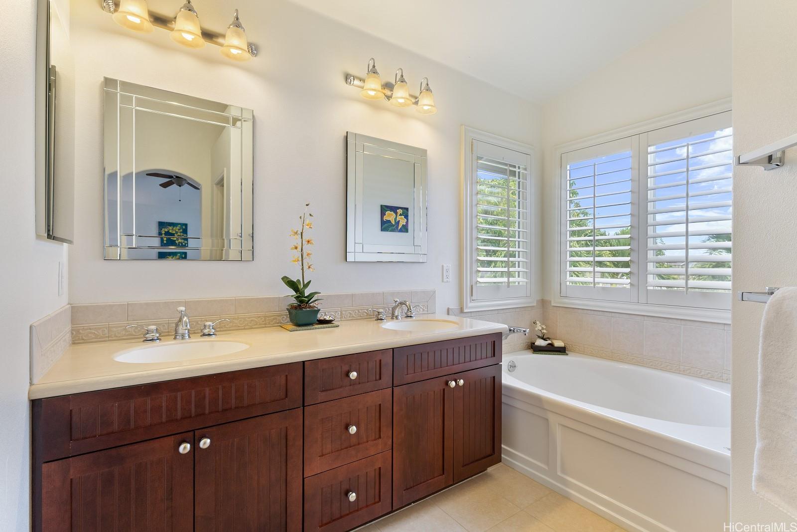 91-1124  Kai Weke Street Ocean Pointe, Ewaplain home - photo 14 of 25