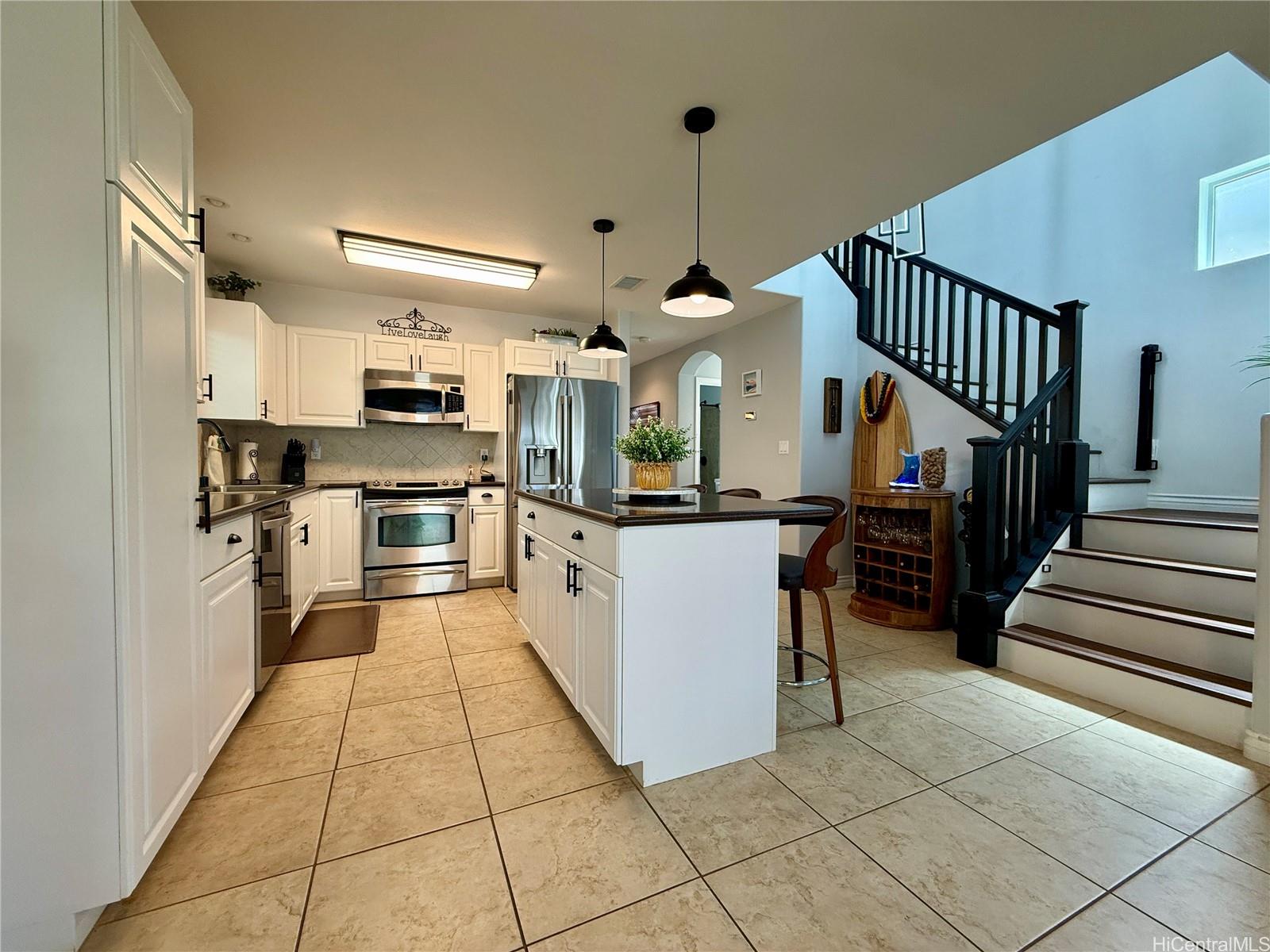 91-1136  Kai Kukuma Street Ocean Pointe, Ewaplain home - photo 2 of 25