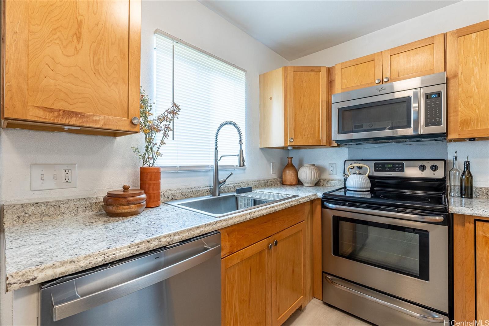 Kulalani Village condo # 17B, Kapolei, Hawaii - photo 4 of 18