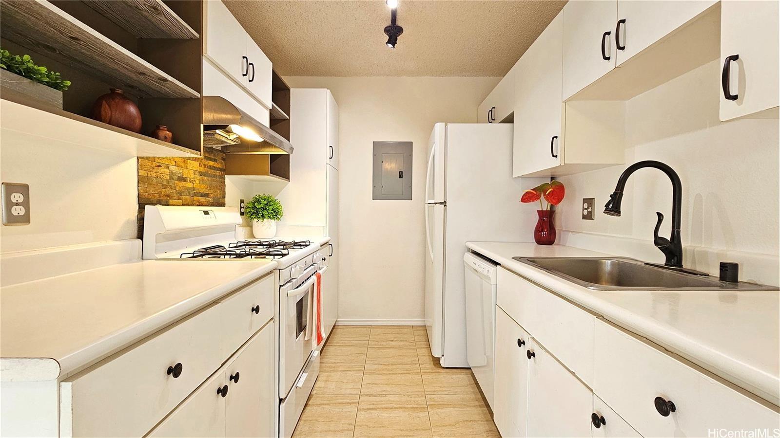 Palm Villas 2 condo # 35U, Ewa Beach, Hawaii - photo 5 of 25