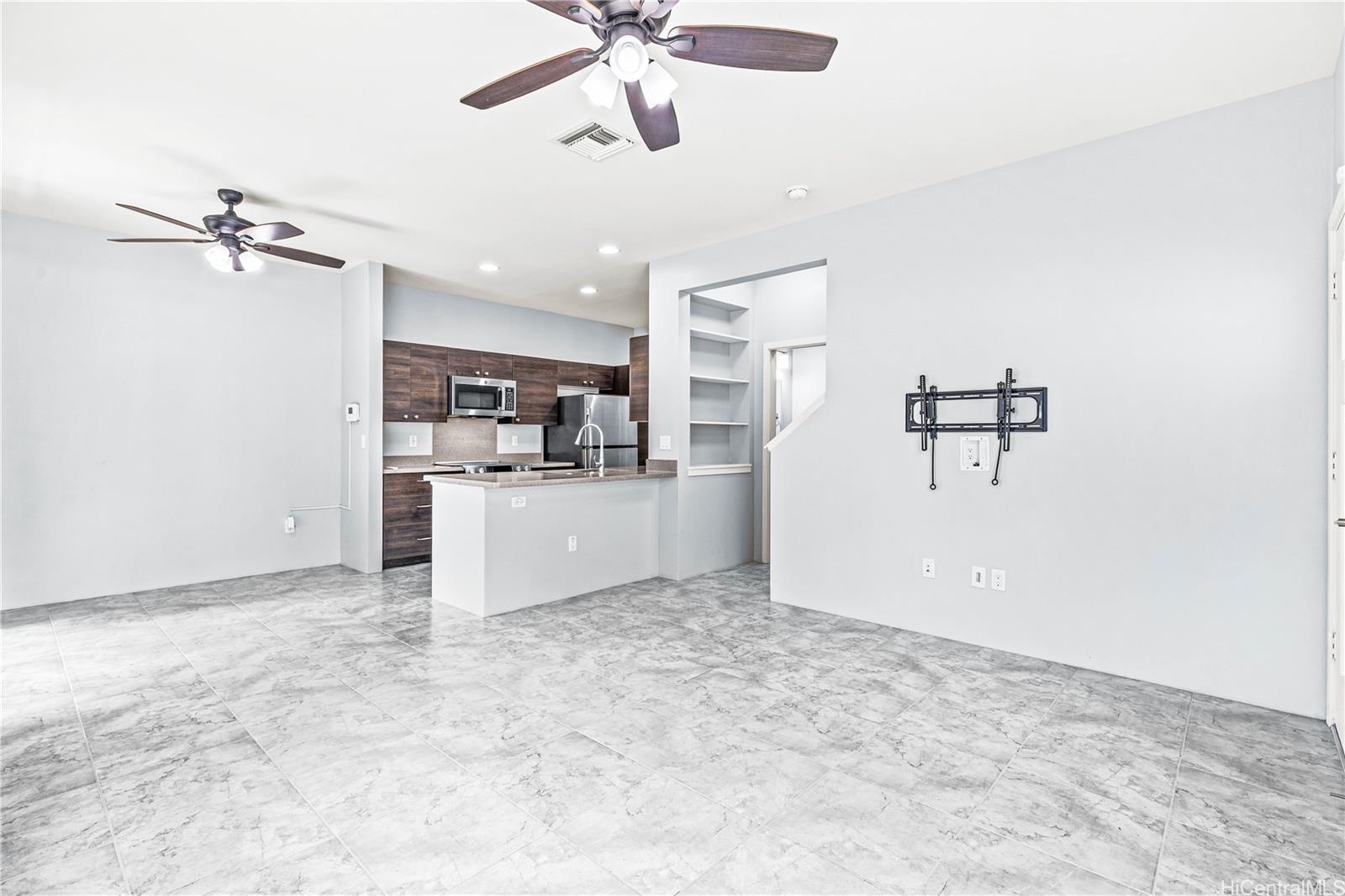 91-1160  Kamakana Street Ewa Gen-seabridge, Ewaplain home - photo 3 of 25