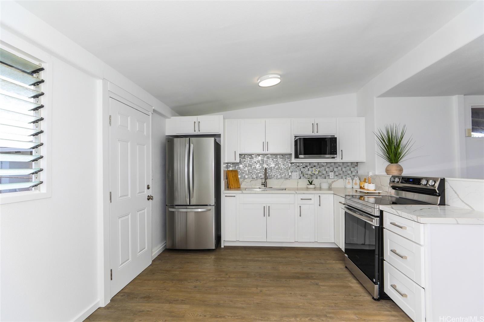 91-1215  Hanaloa Street Ewa Beach, Ewaplain home - photo 13 of 25