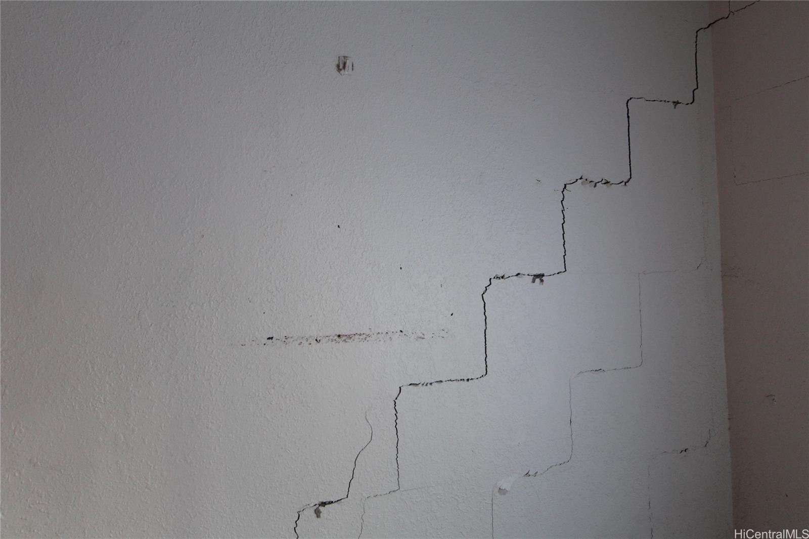 91-1353  Hoopio Street Ewa Villages, Ewaplain home - photo 3 of 8