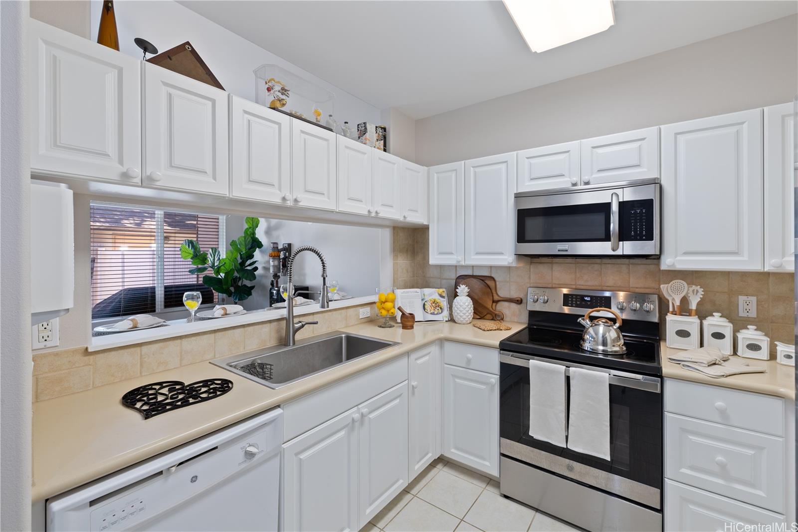 91-2123 Kaioli Street townhouse # 3001, Ewa Beach, Hawaii - photo 4 of 21