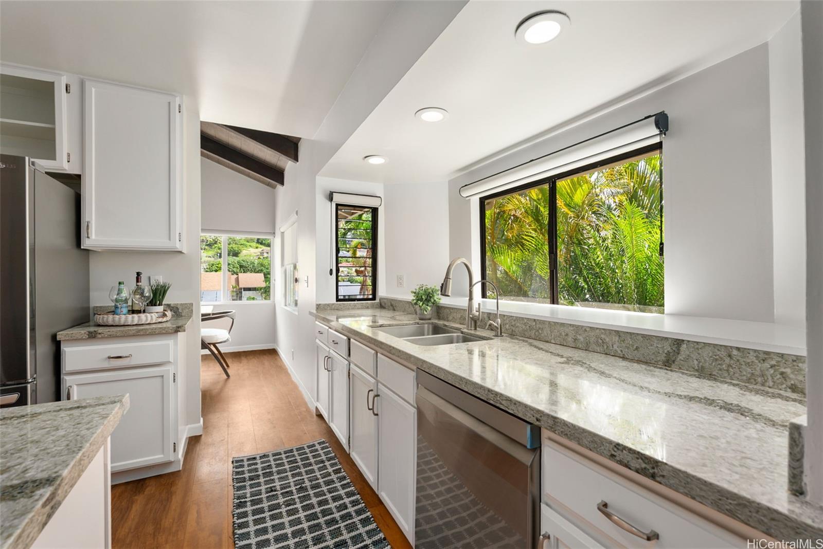 914  Kahena Street Hahaione-upper, Hawaii Kai home - photo 11 of 25