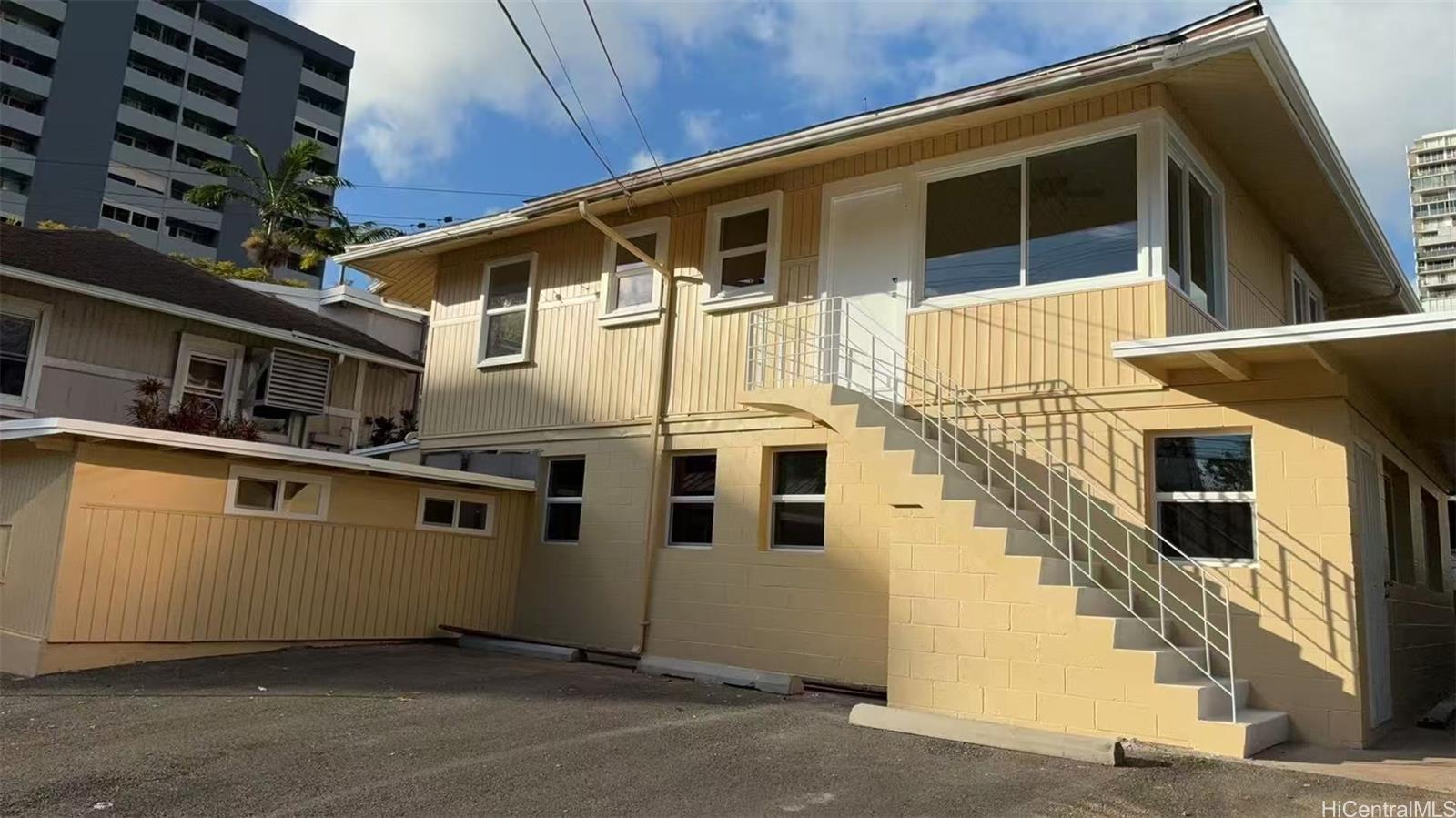914 Kinau St Honolulu - Multi-family - photo 2 of 17