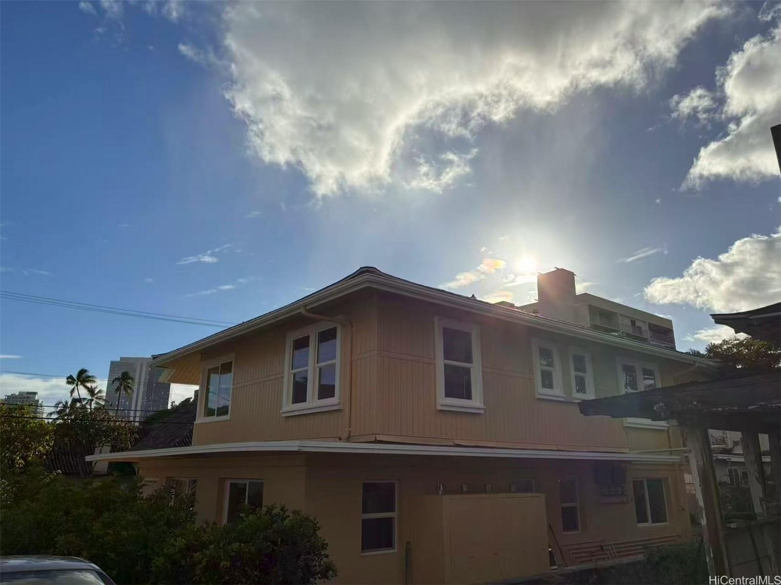 914 Kinau St Honolulu - Multi-family - photo 3 of 17