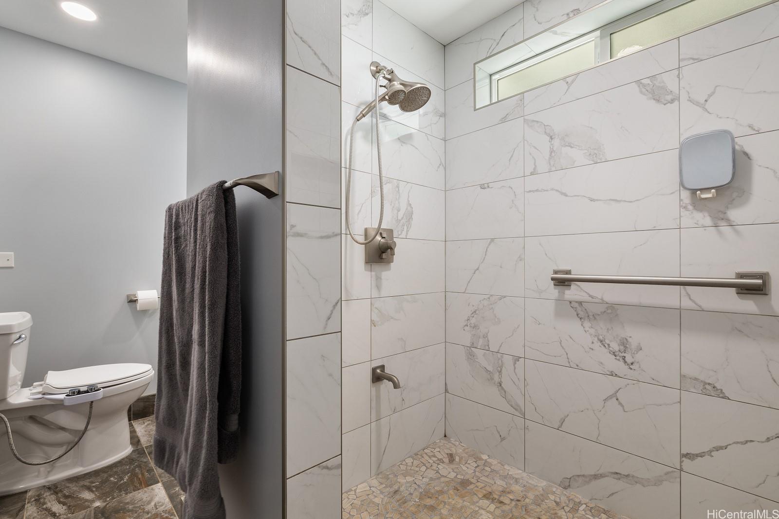 914  Lemiwai Street Wahiawa Park, Central home - photo 16 of 25