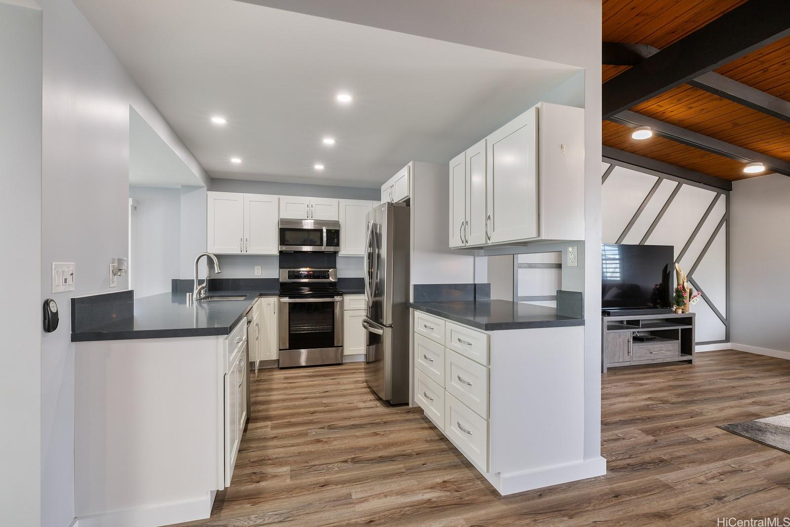 914  Lemiwai Street Wahiawa Park, Central home - photo 3 of 25