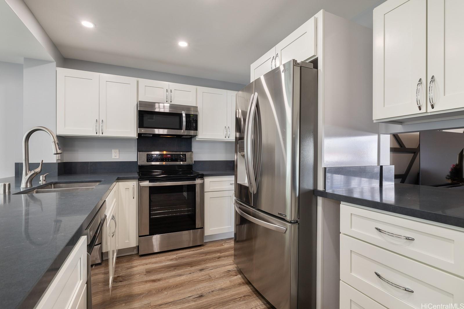 914  Lemiwai Street Wahiawa Park, Central home - photo 5 of 25