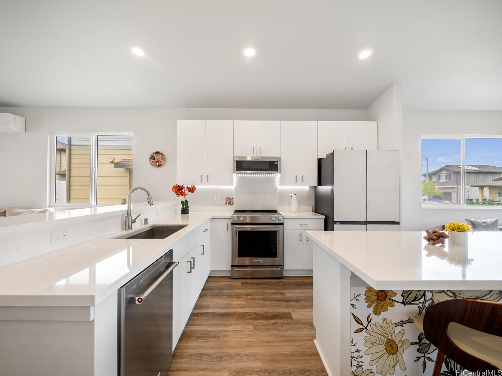 91-4092  Hikuha St Hoopili-noho Papa, Ewaplain home - photo 4 of 23