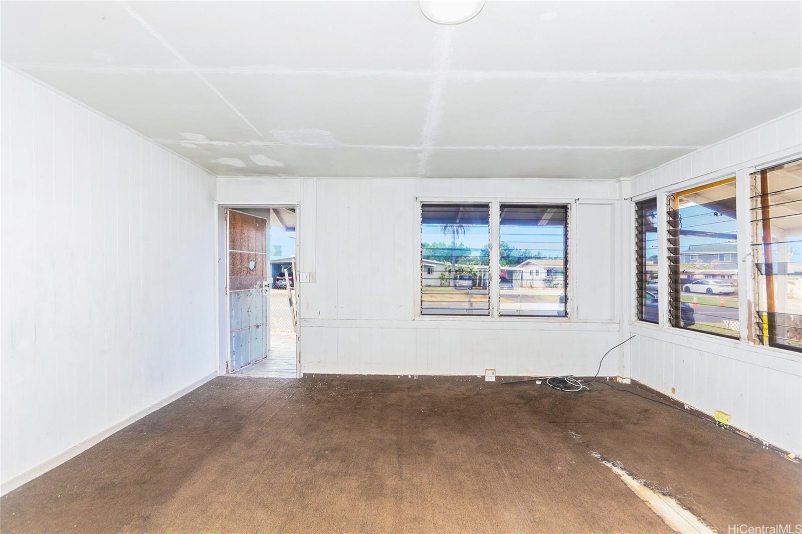 91-454  Papipi Rd Ewa Beach, Ewaplain home - photo 3 of 22