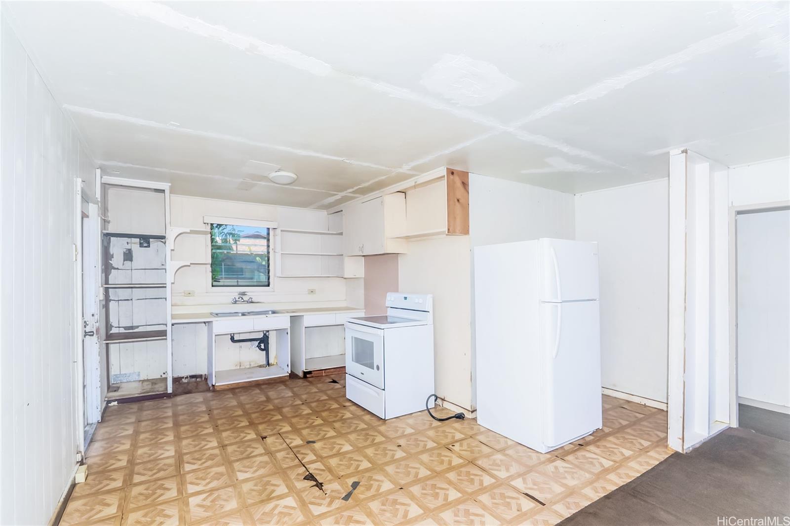 91-454  Papipi Rd Ewa Beach, Ewaplain home - photo 5 of 22