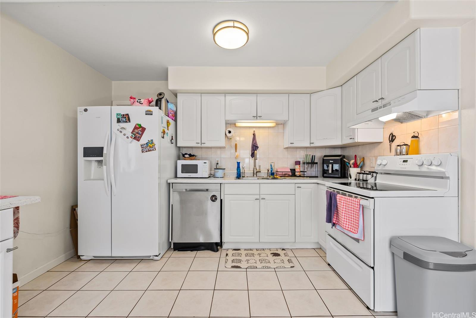 915  Mccully Street Moiliili, Honolulu home - photo 18 of 25